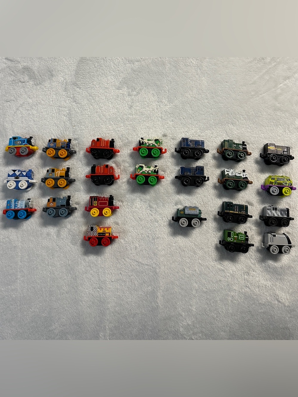 THOMAS & FRIENDS mini decorated train 23pc bundle